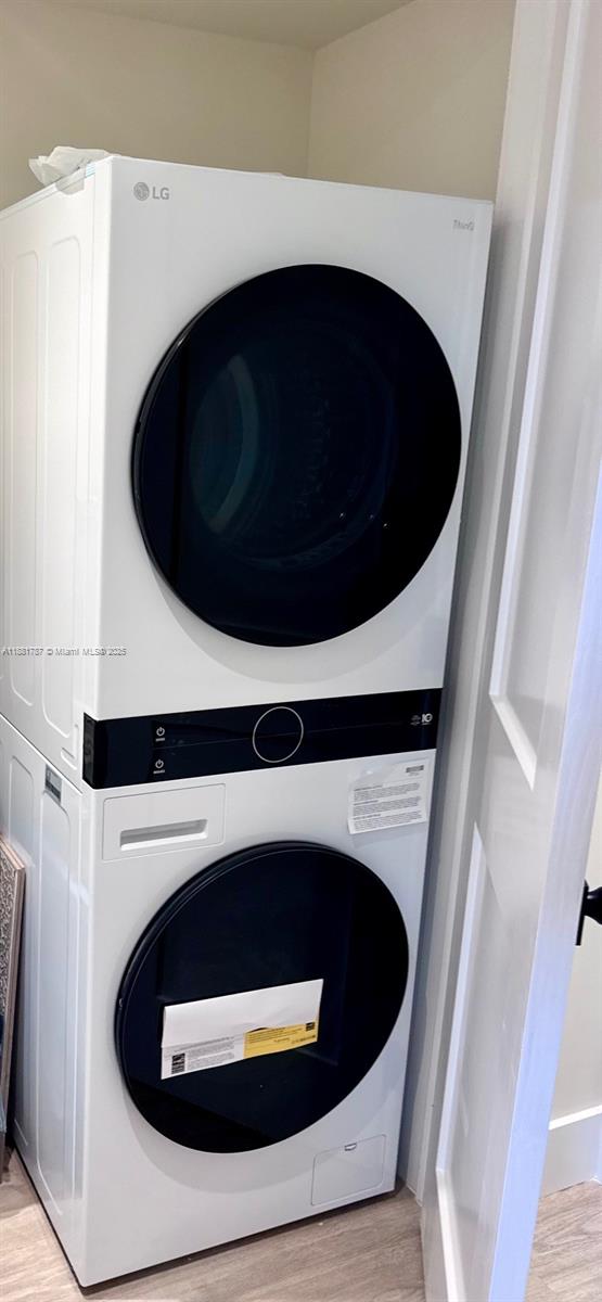 GABLES WATERWAY TOWERS CO - Residential Lease