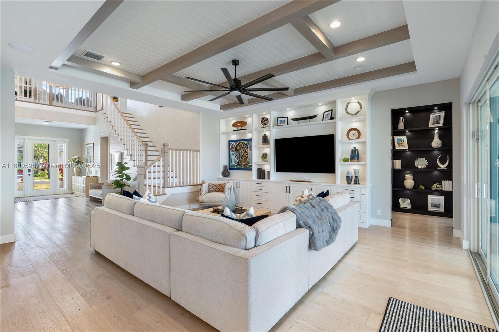 9369 Crestview Cir