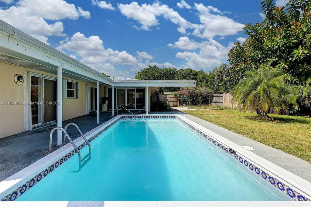 Photo of 216 NE Mainsail St, Port Saint Lucie, FL 34983 (MLS # A11633662)