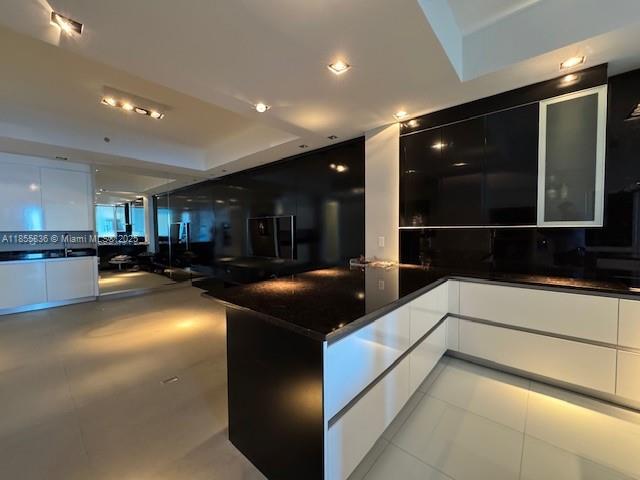 2711 HOLLYWOOD BEACH COND - Residential