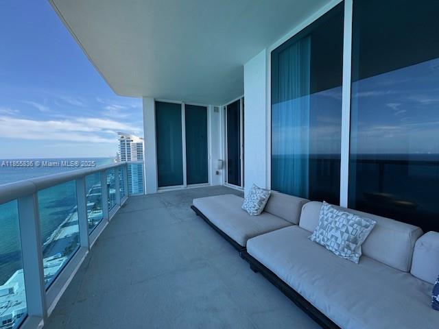 2711 HOLLYWOOD BEACH COND - Residential