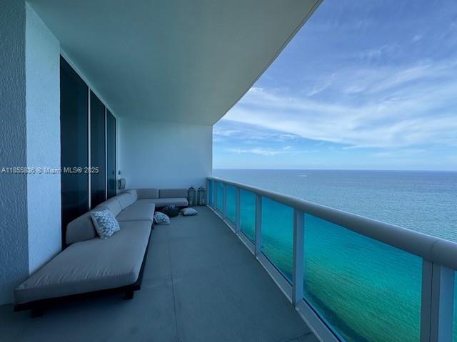 2711 HOLLYWOOD BEACH COND - Residential
