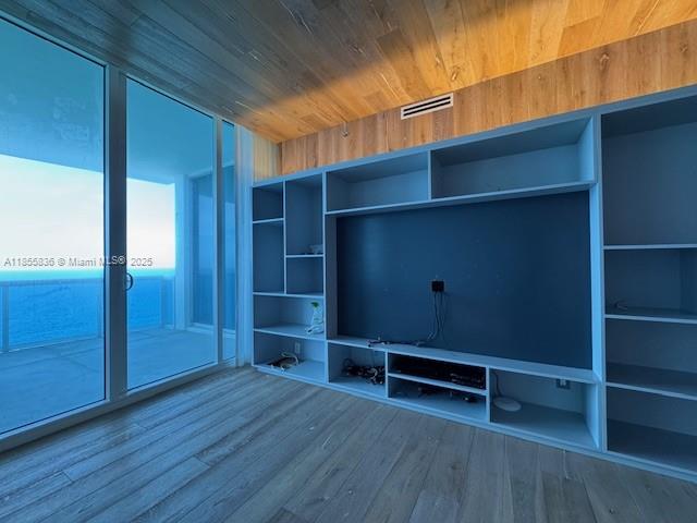 2711 HOLLYWOOD BEACH COND - Residential