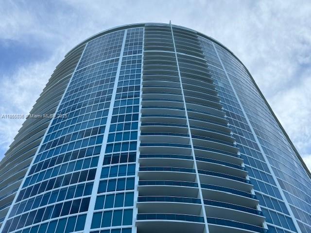 2711 HOLLYWOOD BEACH COND - Residential