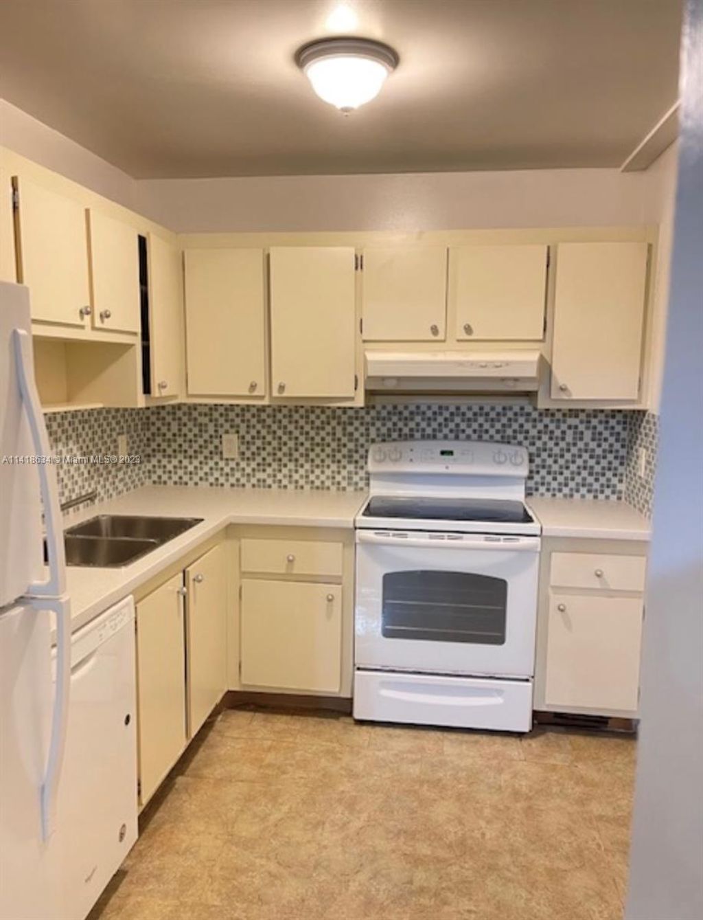 Photo of 919 Hillcrest Dr #607, Hollywood, FL 33021 (MLS # A11418634)