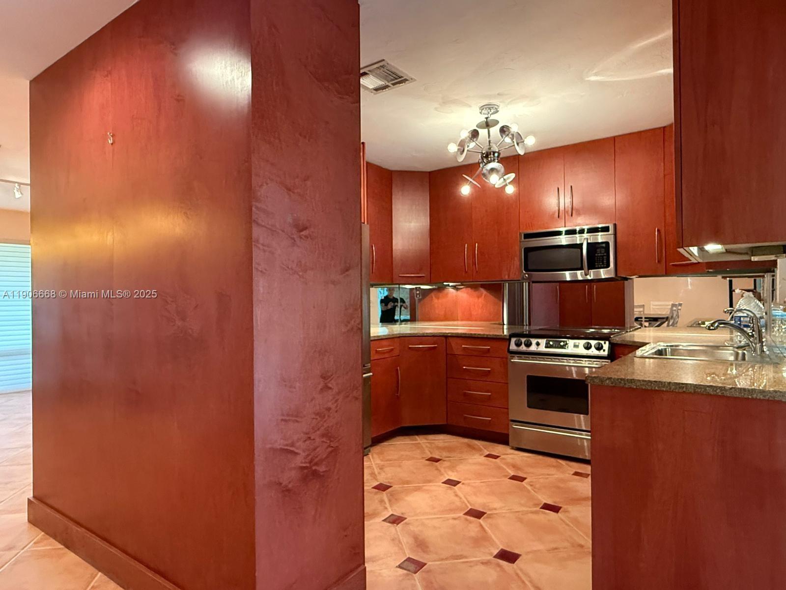 OAKLAND PARK 2ND ADD-RESU - Residential Lease