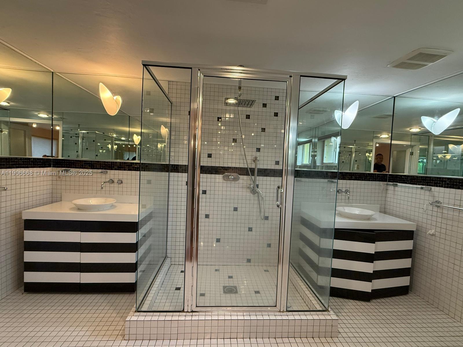 OAKLAND PARK 2ND ADD-RESU - Residential Lease