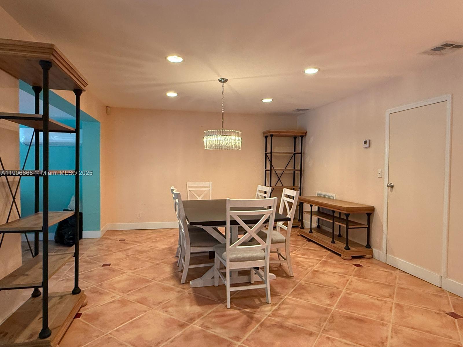 OAKLAND PARK 2ND ADD-RESU - Residential Lease