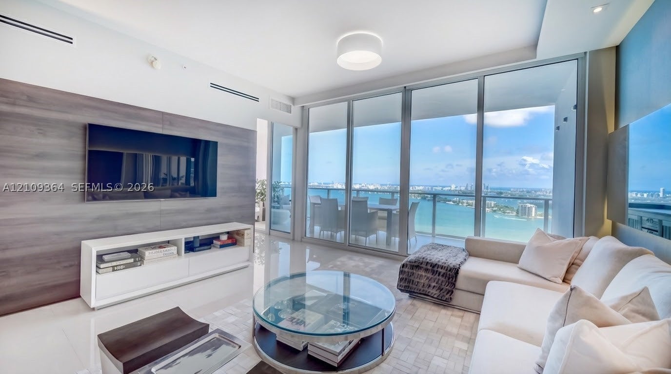 2020 N Bayshore Dr 3304
