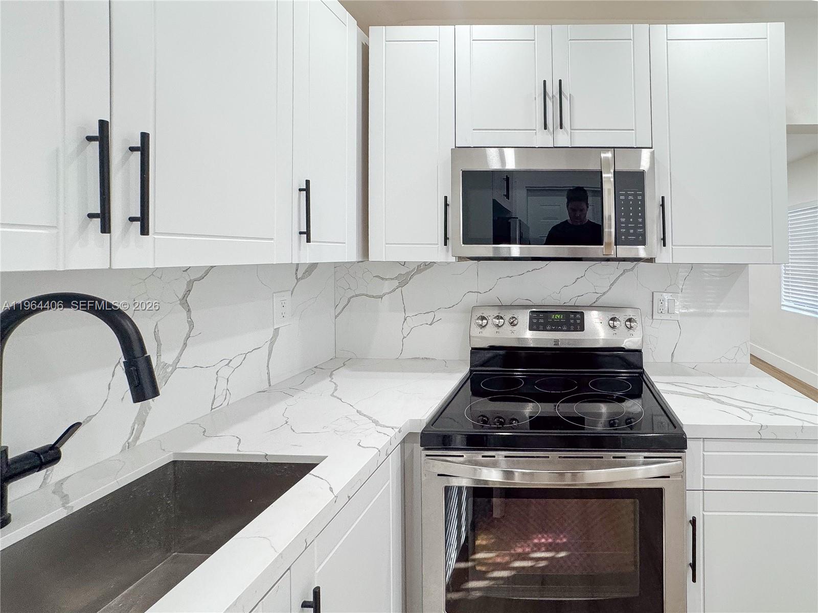 INGLEWOOD GARDENS - Residential Income