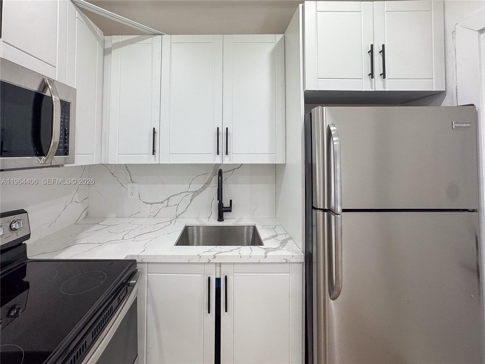 INGLEWOOD GARDENS - Residential Income