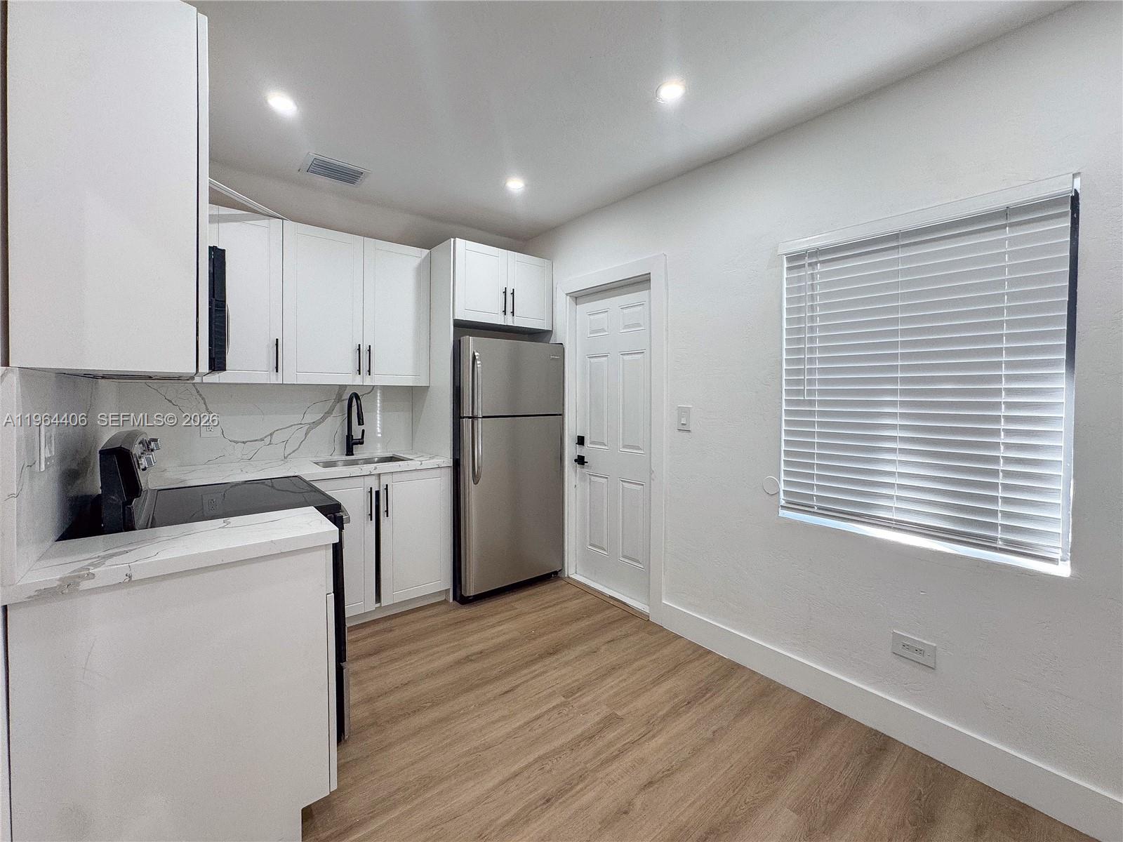 INGLEWOOD GARDENS - Residential Income