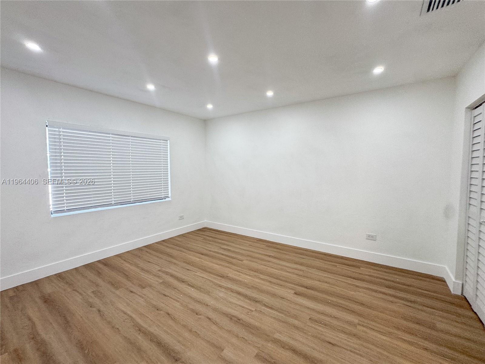 INGLEWOOD GARDENS - Residential Income