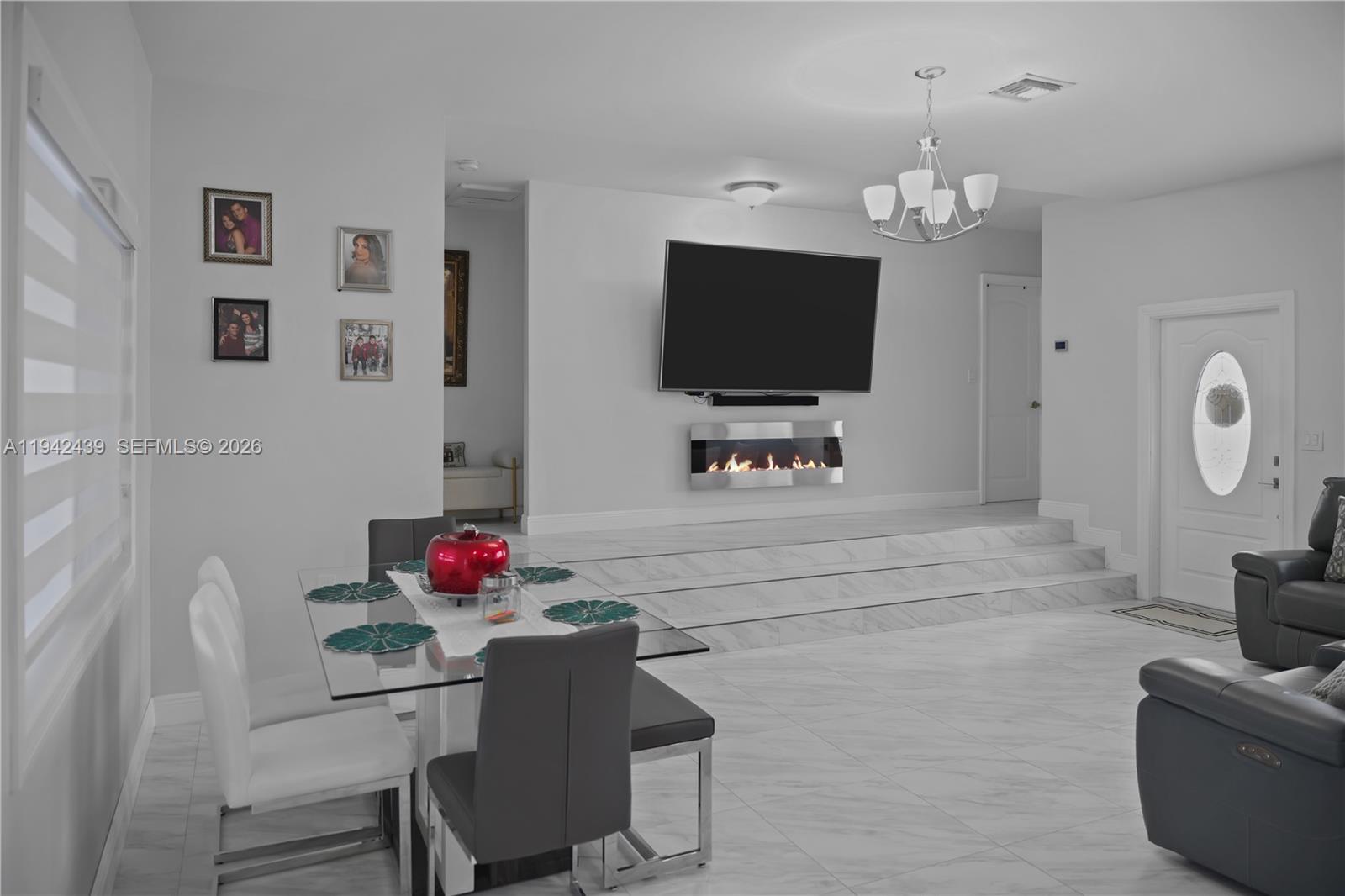 SO MIAMI HEIGHTS ADDN E - Residential Lease