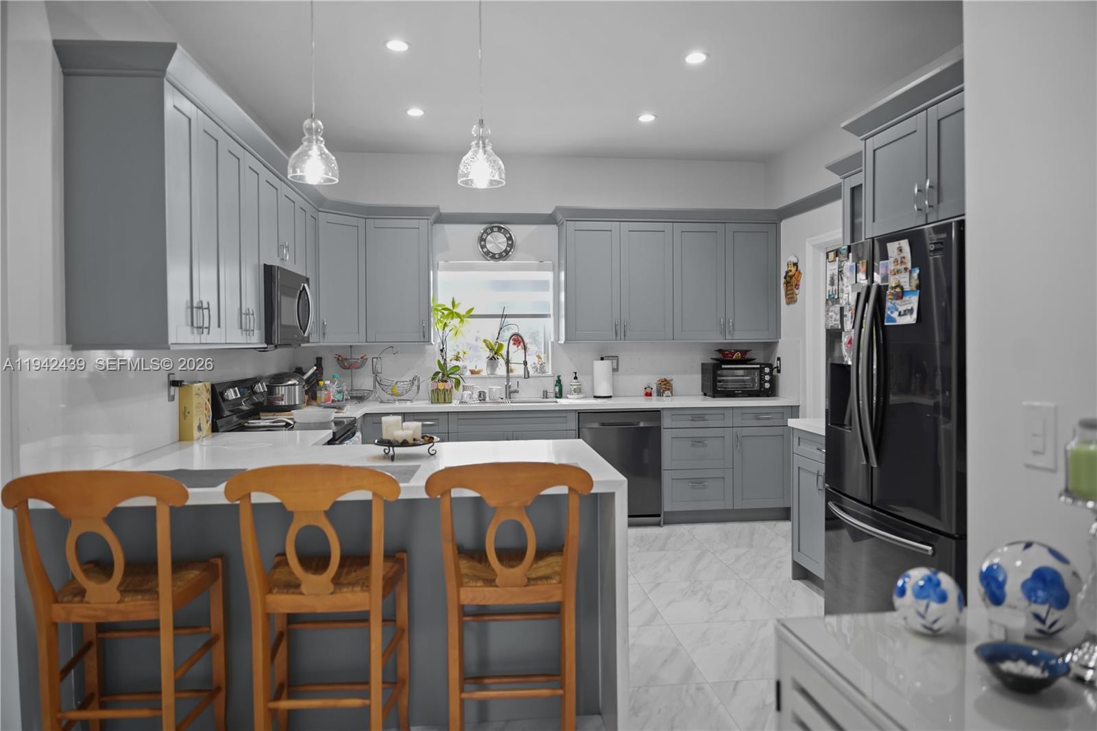 SO MIAMI HEIGHTS ADDN E - Residential Lease