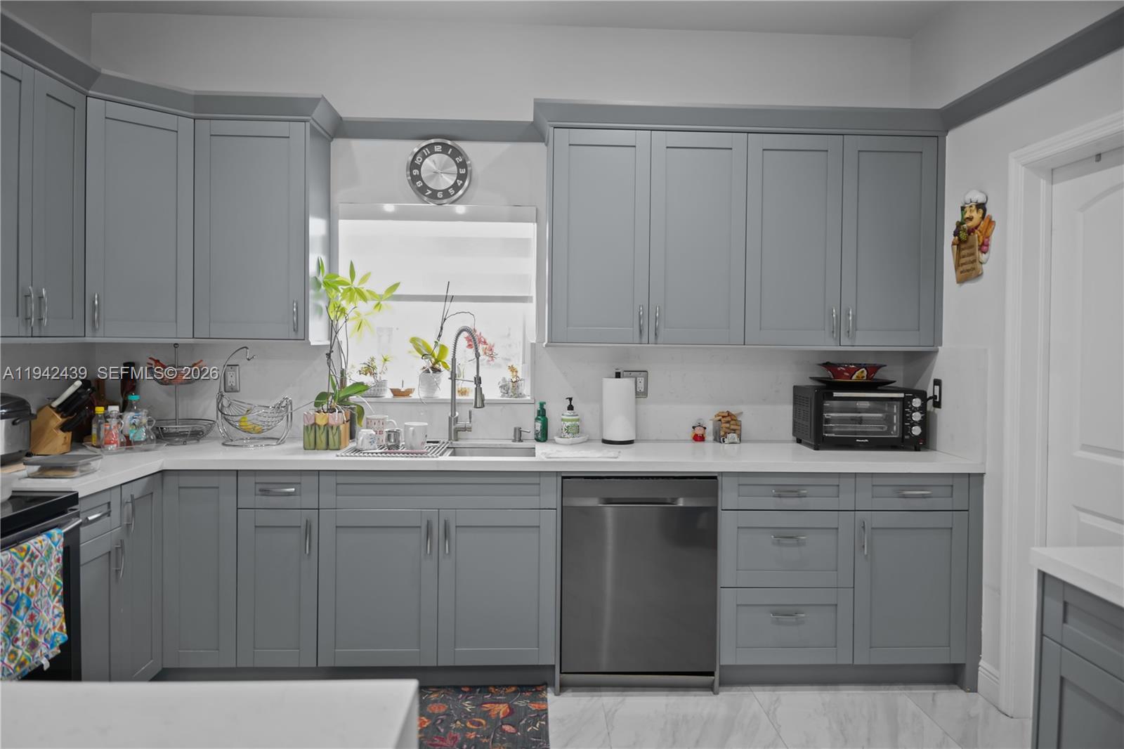 SO MIAMI HEIGHTS ADDN E - Residential Lease