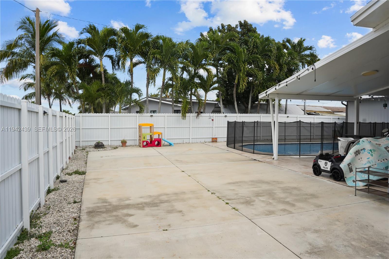 SO MIAMI HEIGHTS ADDN E - Residential Lease