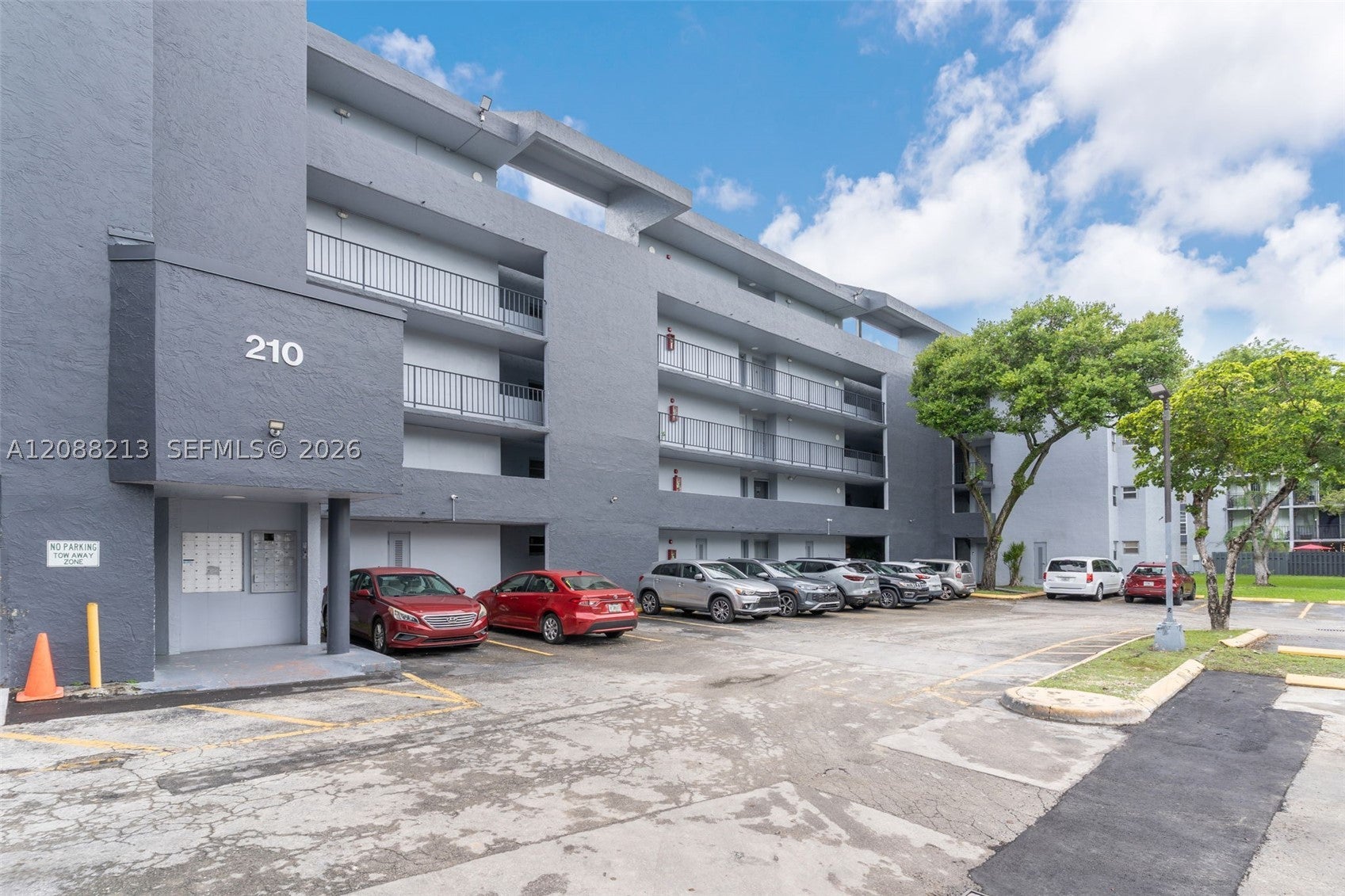 210 Fontainebleau Blvd
