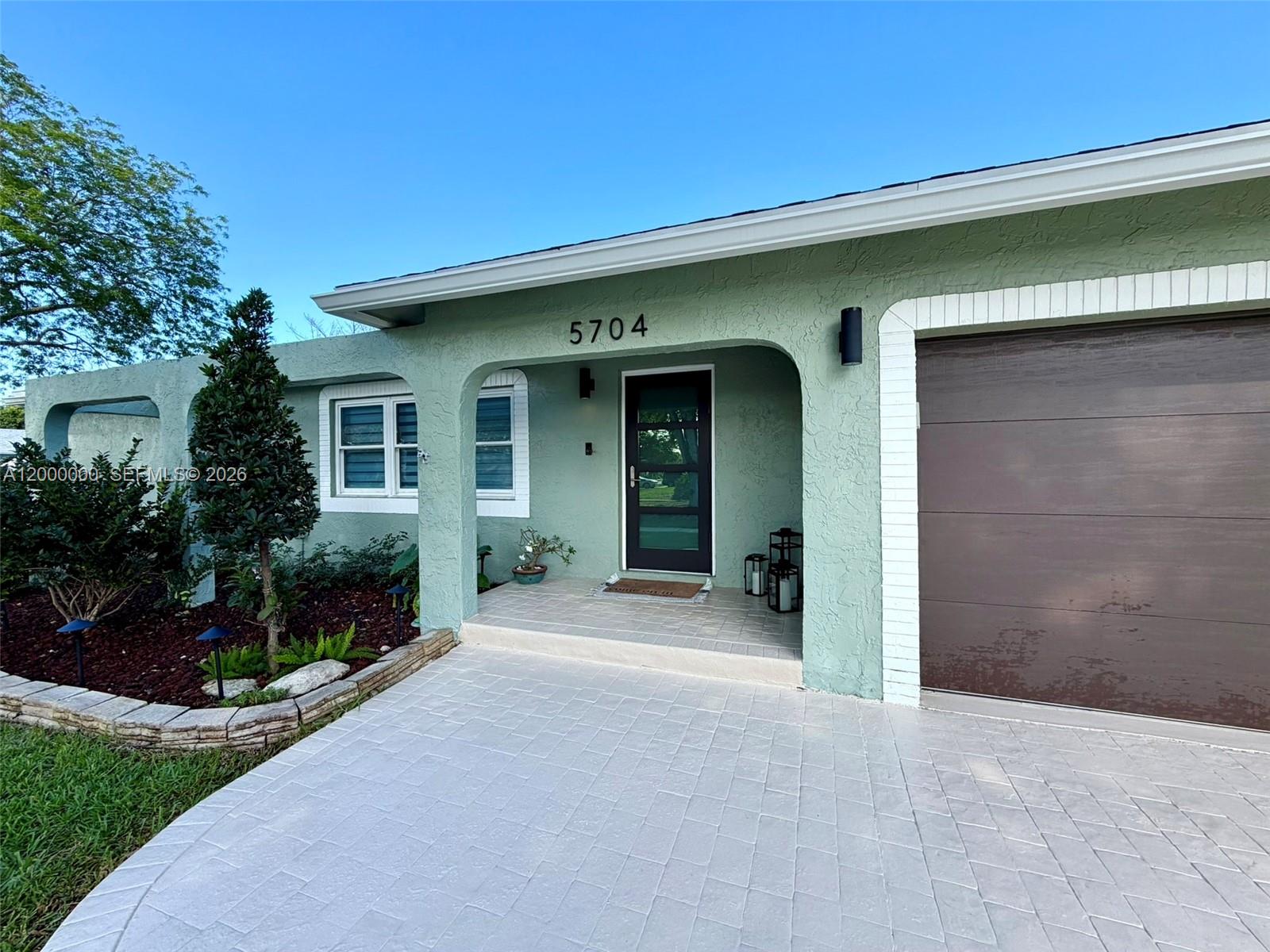 5704 SW 116th Ave