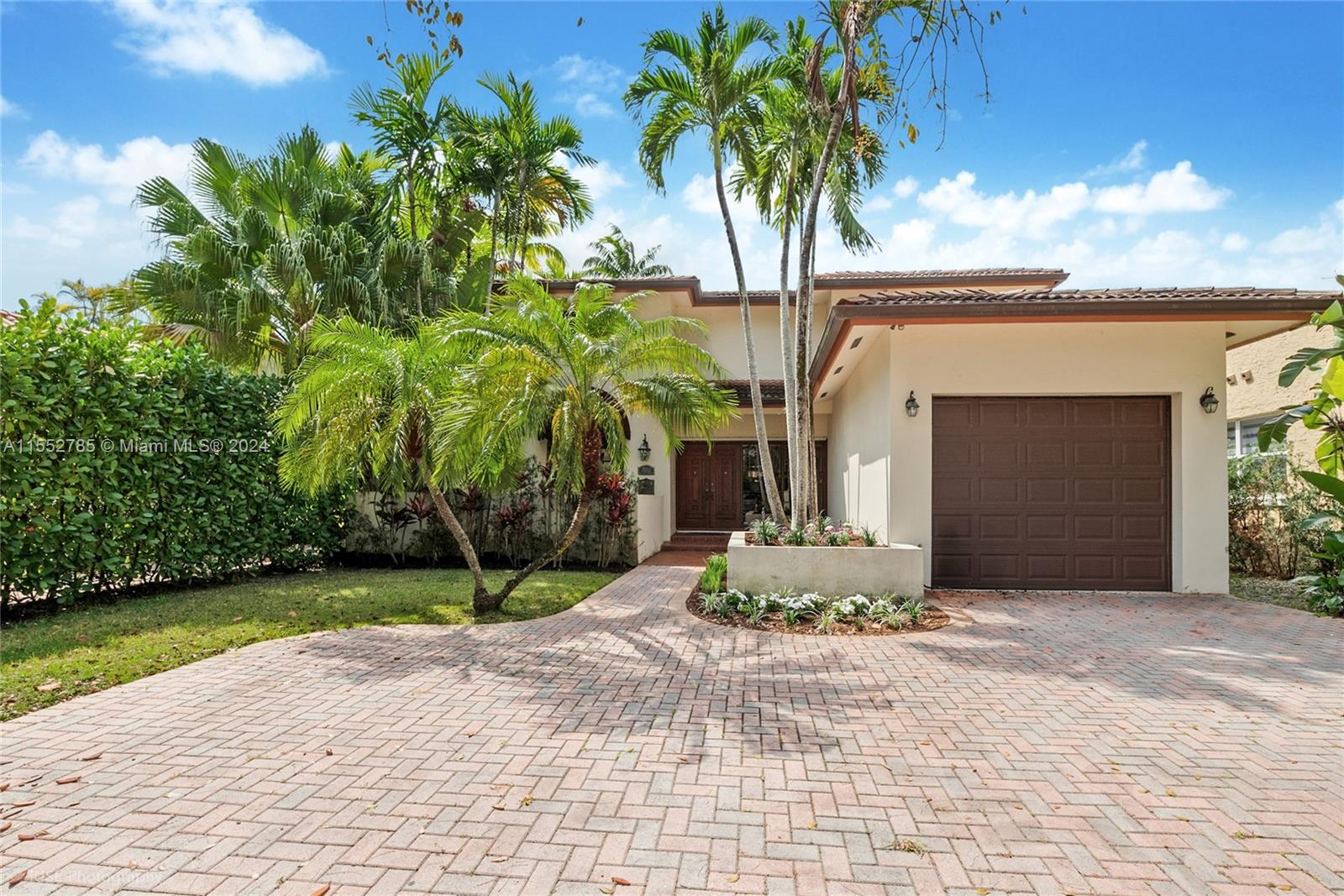 Property for Sale at 516 Majorca Ave, Coral Gables, Broward County, Florida - Bedrooms: 3 
Bathrooms: 3  - $1,600,000