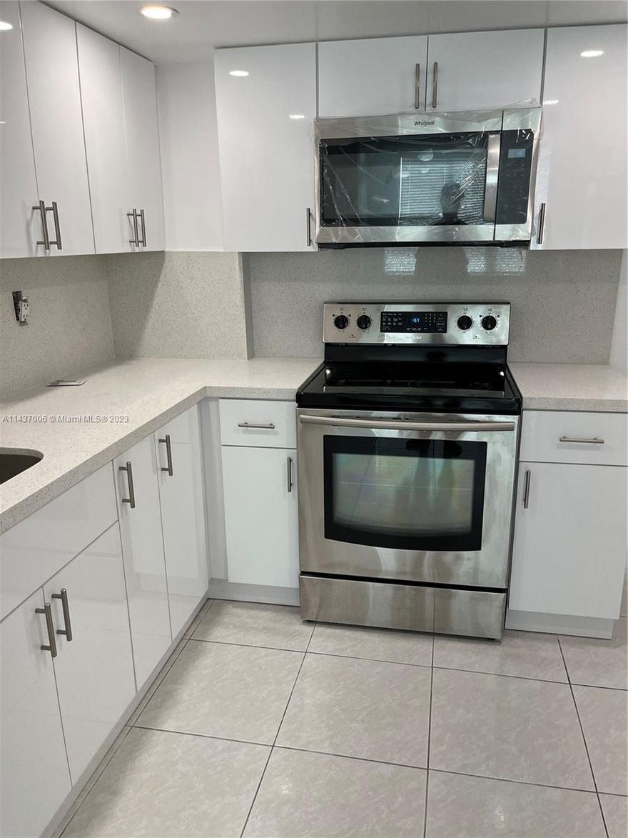 Move In Ready 1/1 In The Heart Of Kendall. Minutes From Palmetto 826 Expressway, US-1 & Dadeland Mall & Dadeland Metrorail Station. Fully Remodeled Updated Kitchen & Bathroom With Tile Across The Home With Updated Fixtures. Near Publix, Shopping, Dining & Baptist Hospital. Apartment Has A Spacious Layout With Ample Closet & Storage Space.