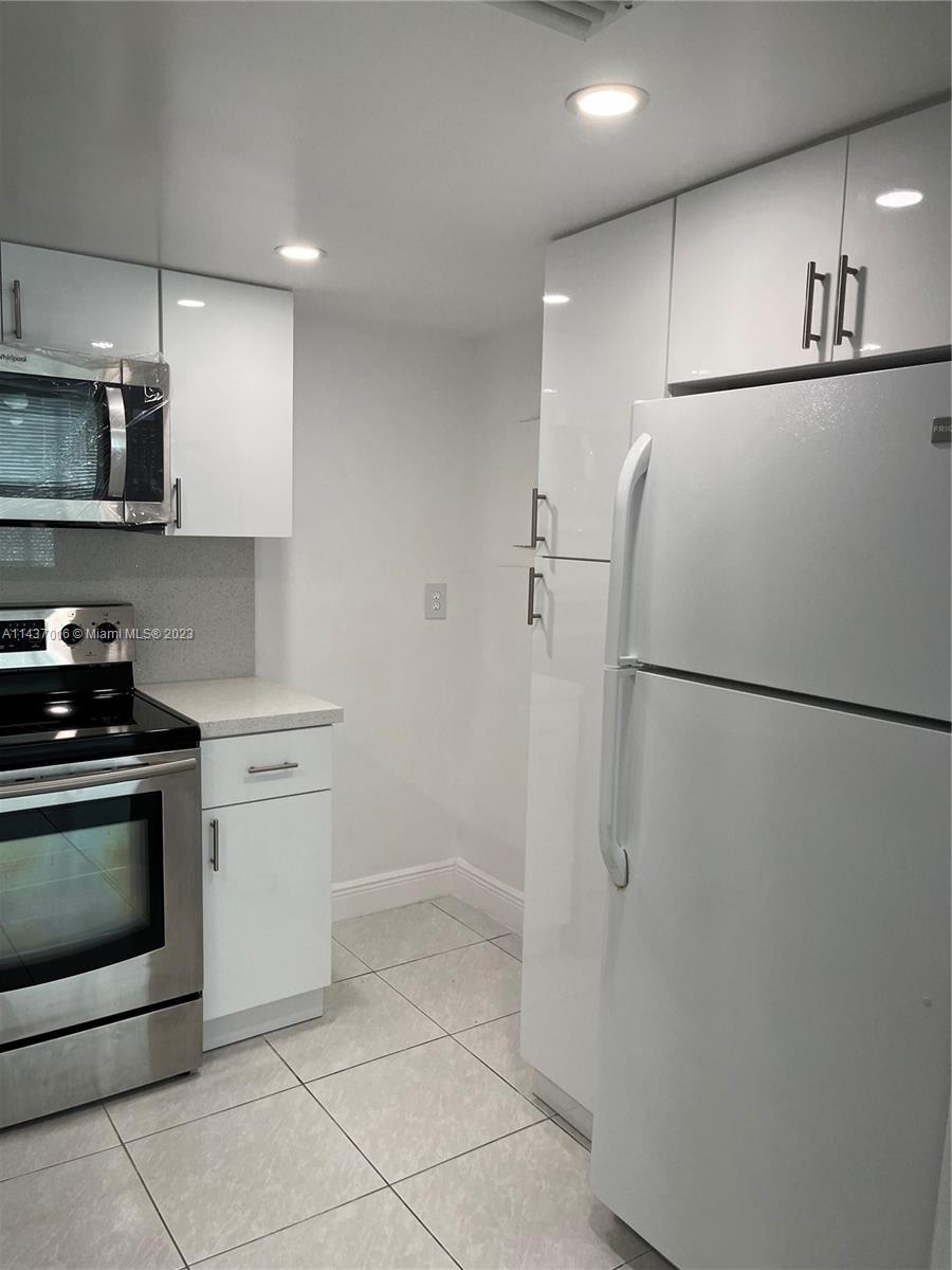 SUMMIT TOWER I OF DADELAN - Residential Lease