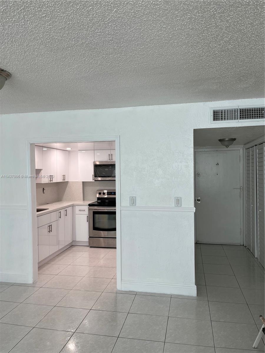 SUMMIT TOWER I OF DADELAN - Residential Lease