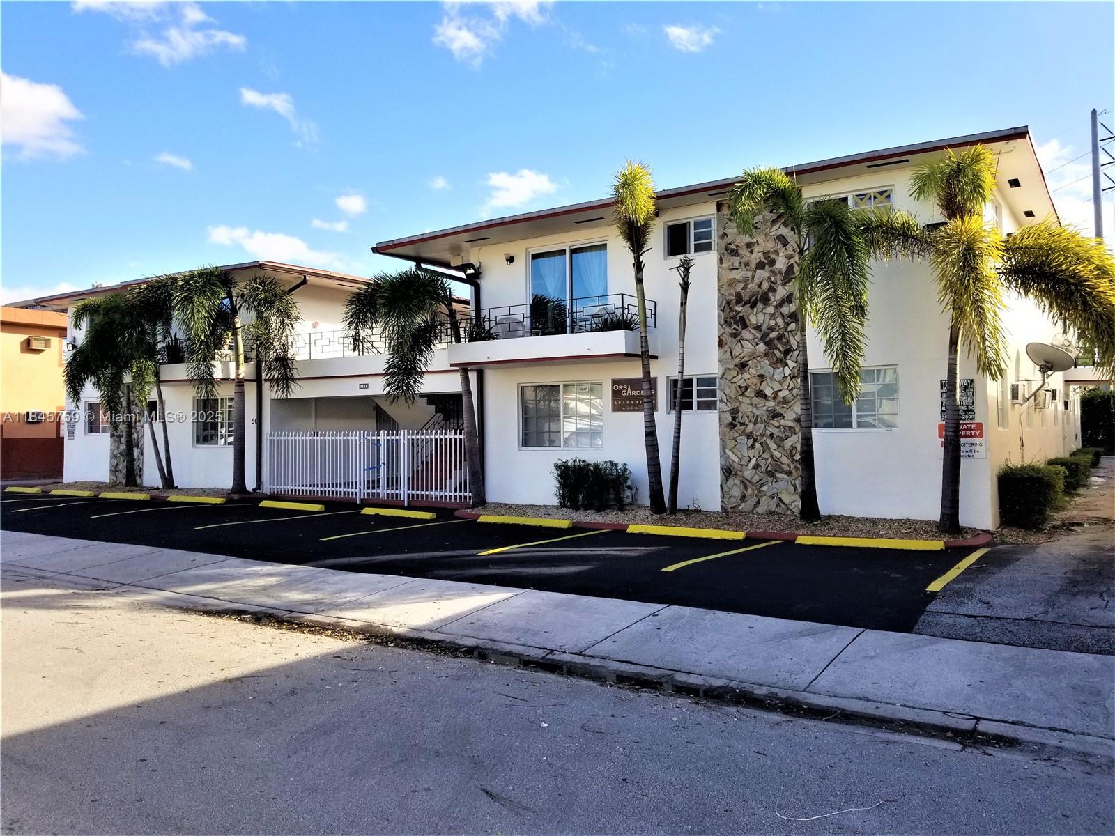 COMPLETELLY ROMODELED UNIT ON IST FLOOR,,,2BEDS + 1 BATHS,,,1 PARKING ASSIGNED,,,CETRALLY LOCATED BUILDING,,,NEW FLOORS,,,NEW A/C UNIT,,,BUILDING WITH COIN WASHER & DRYER ON 1STFLOOR,,,*TENANT/S NEEDS TO PAY FOR WATER & ELECTRICITY*,,,(BROKERS/AGENT READ REMARKS TO SHCEDULE SHOWINGS).