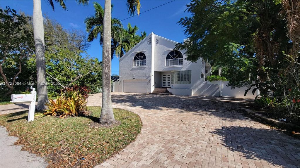 Photo of 960 NW 4th Ct, Boca Raton, FL 33432 (MLS # A11728084)