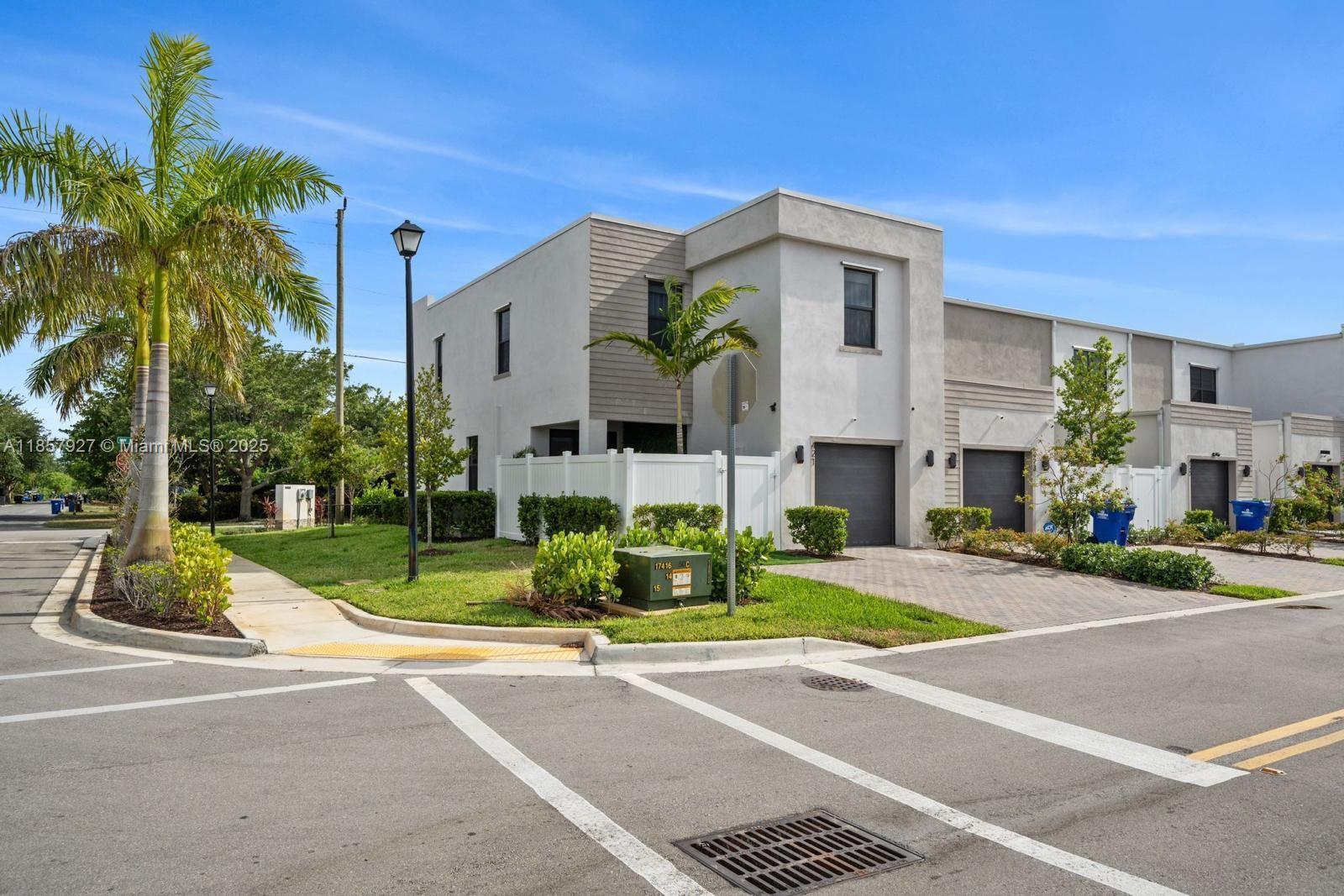 421 NW 17th St