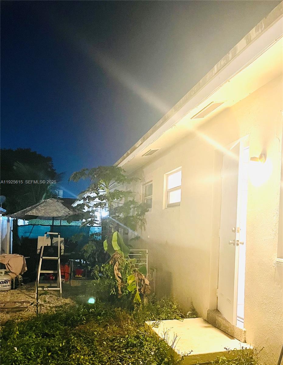 EVERGLADE LAND SALES CO - Residential Lease