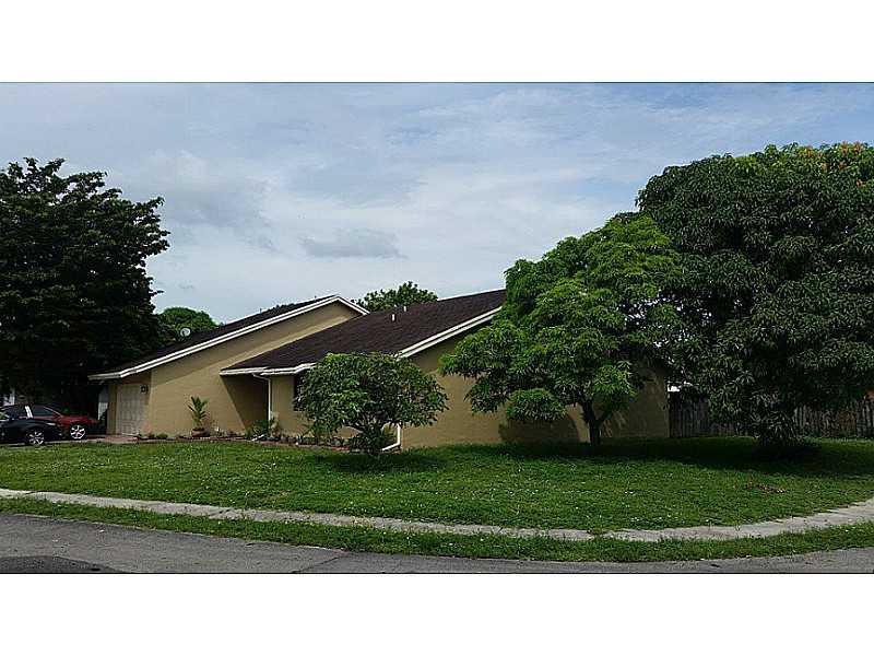 FOUR PALM LAKES AT PEMBRO - Residential