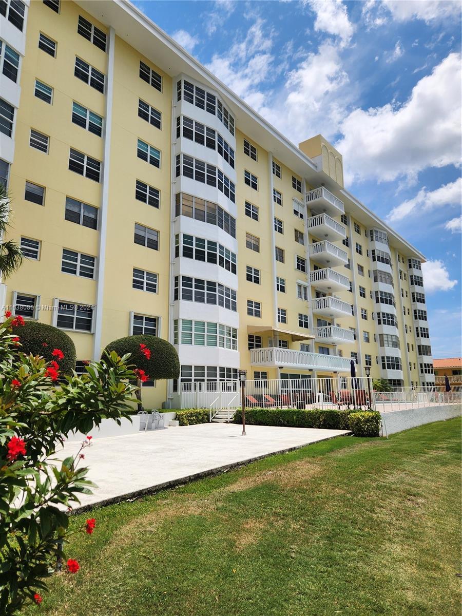 COUNTRY CLUB TOWERS CONDO - Residential