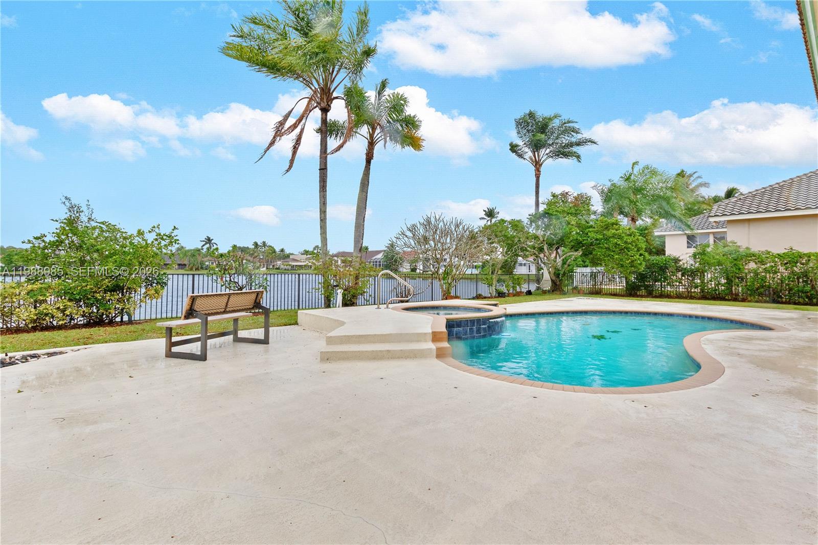 PLANTATION PALMS - Residential