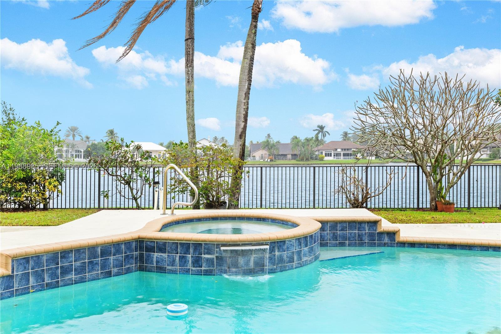 PLANTATION PALMS - Residential