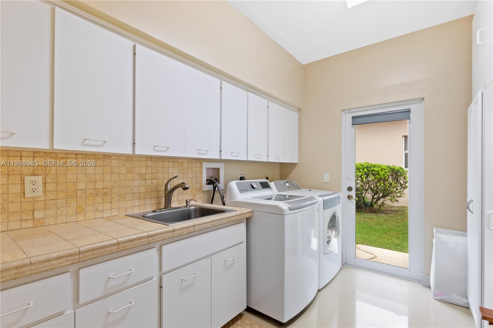 PLANTATION PALMS - Residential