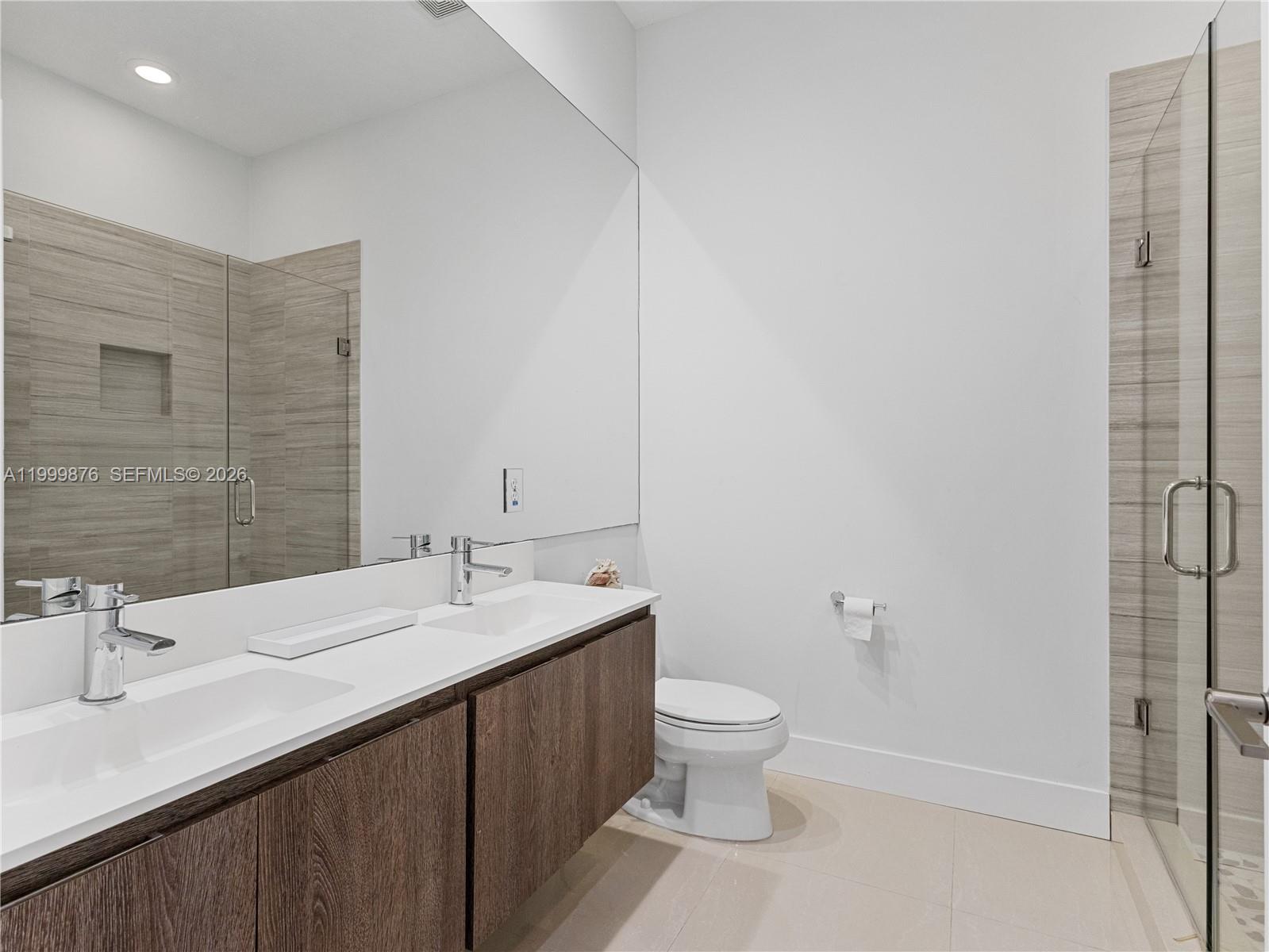 DORAL ISLES MEDITERRANEA - Residential Lease