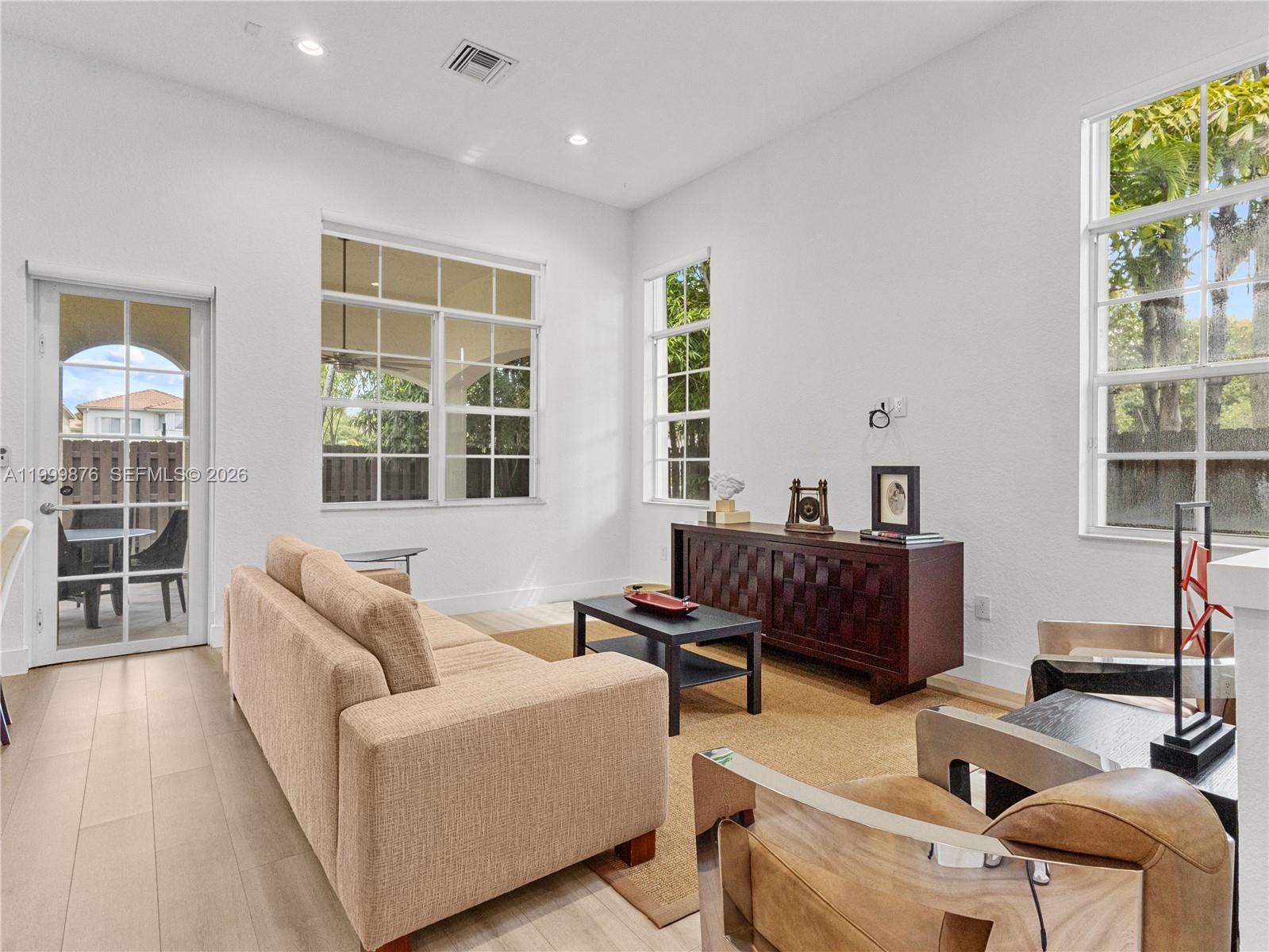 DORAL ISLES MEDITERRANEA - Residential Lease