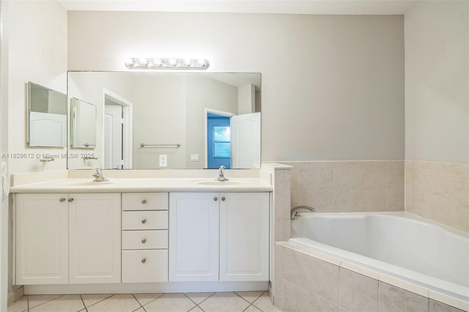 SILVER PALM EAST SECTION - Residential