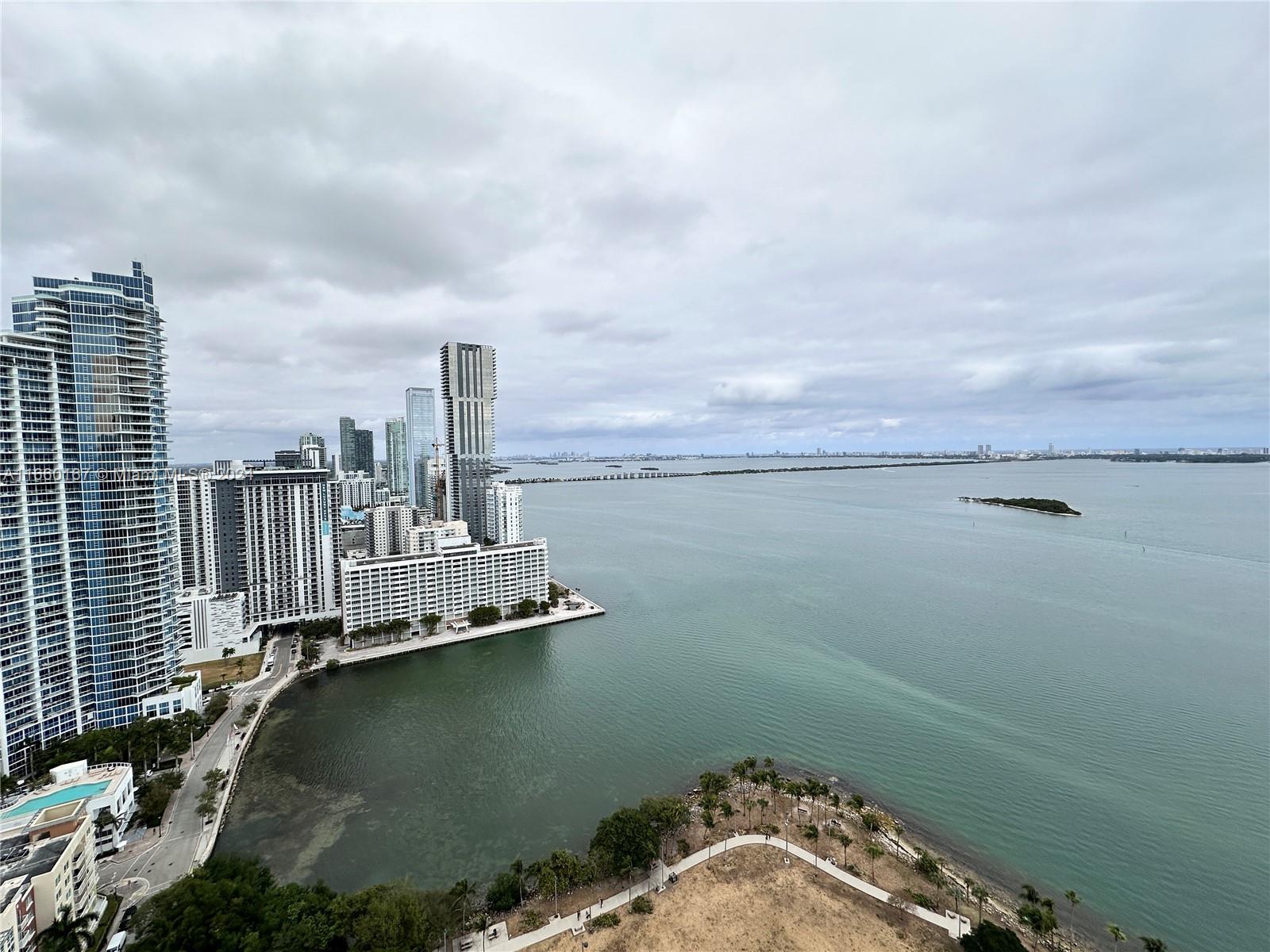 QUANTUM ON THE BAY CONDO - Residential