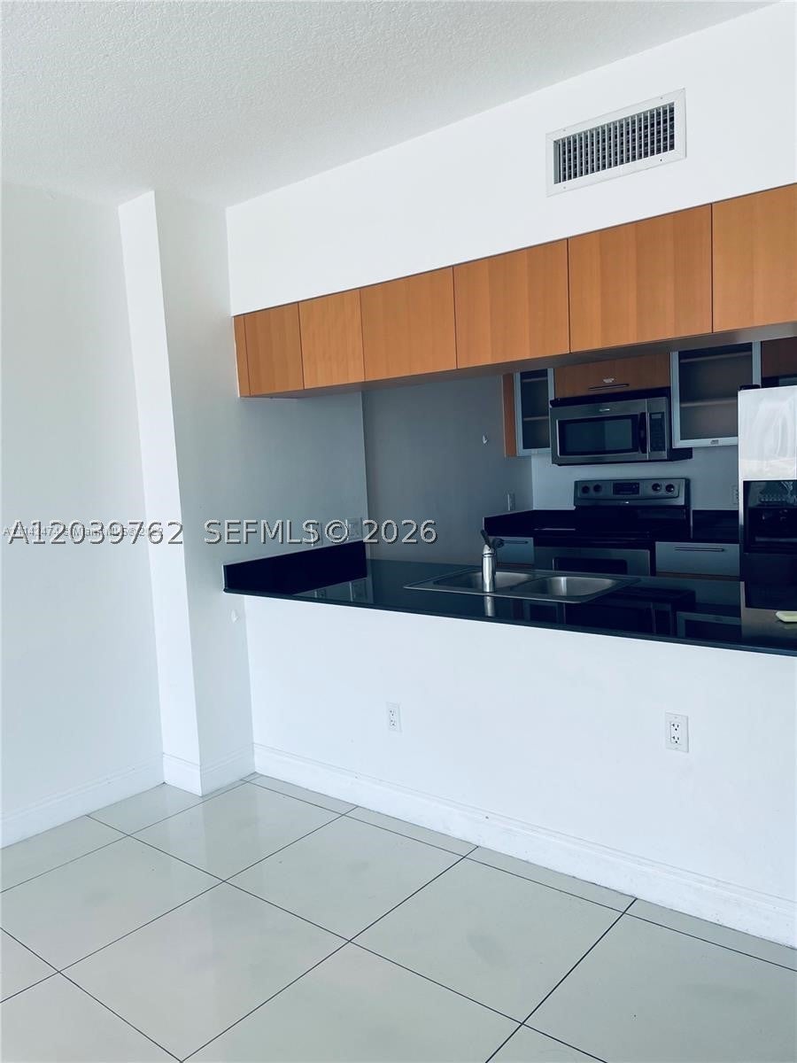 1750 N Bayshore Dr 2112