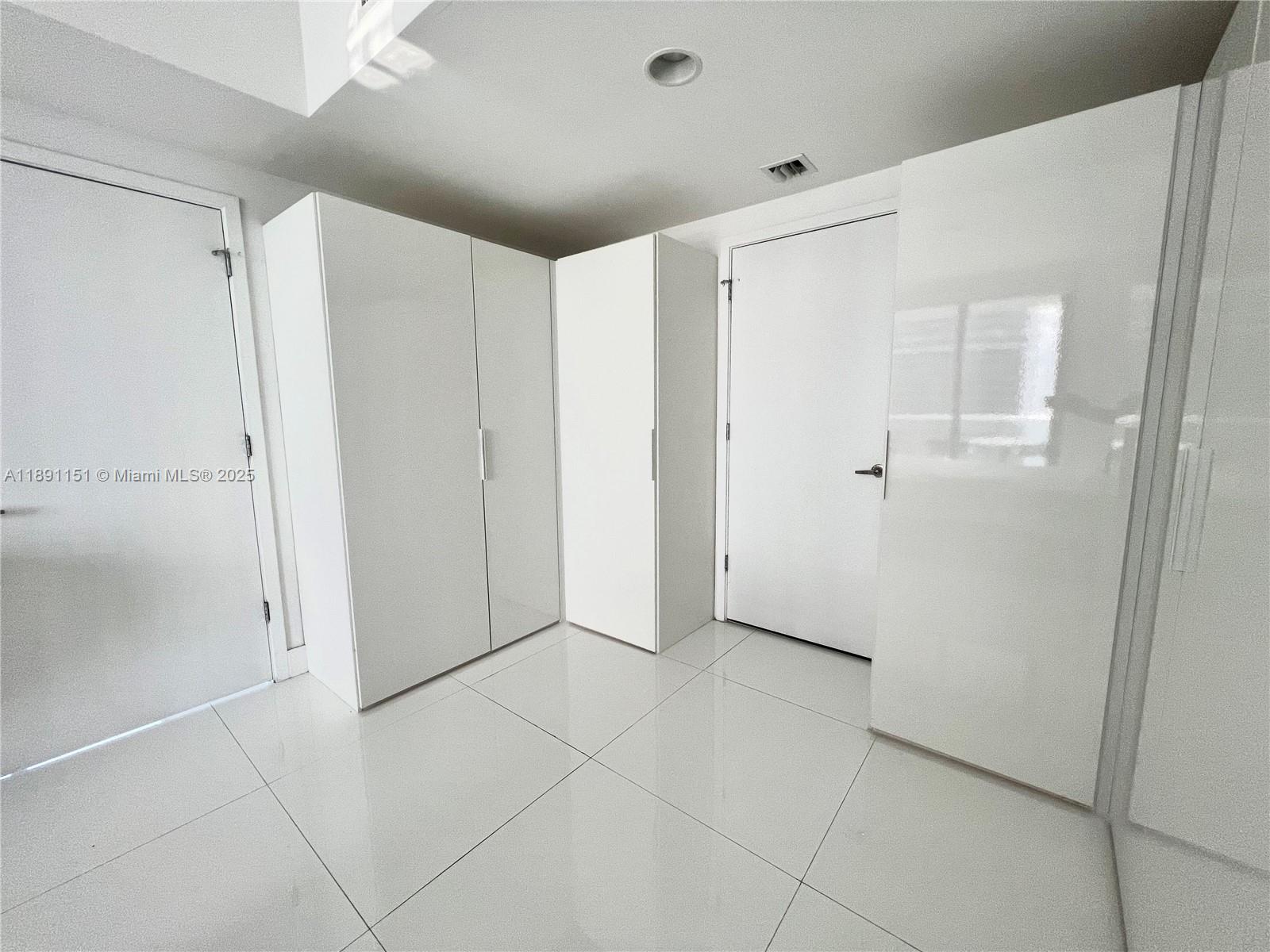 1010 BRICKELL CONDO - Residential Lease