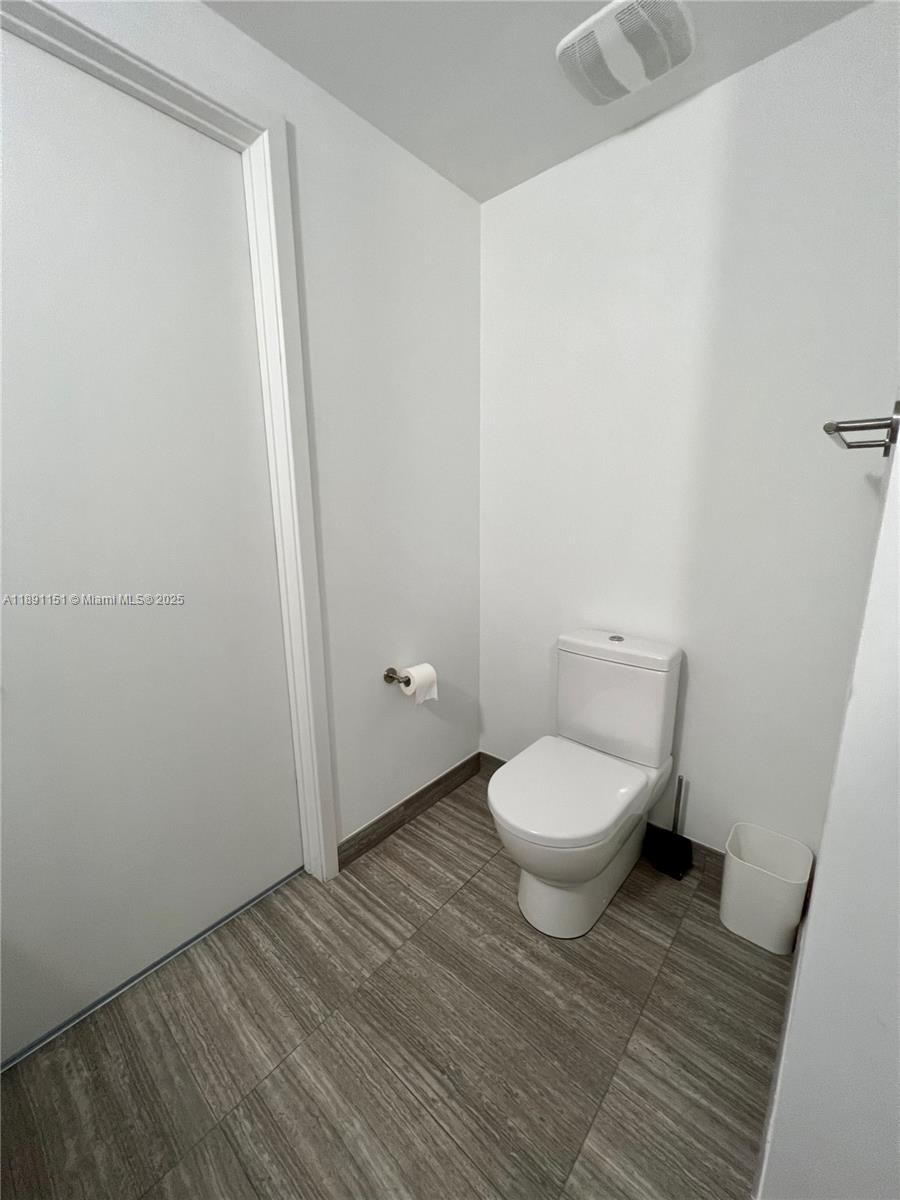 1010 BRICKELL CONDO - Residential Lease