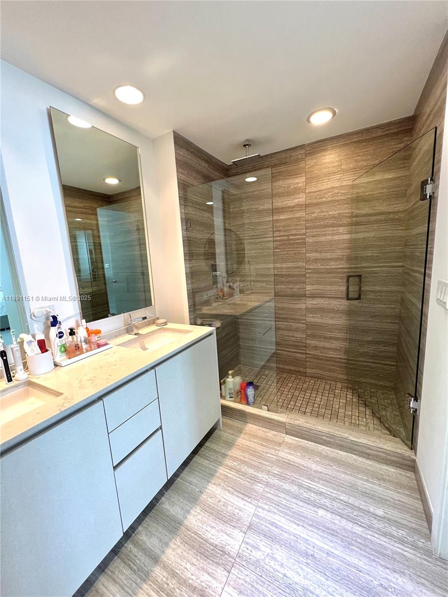 1010 BRICKELL CONDO - Residential Lease
