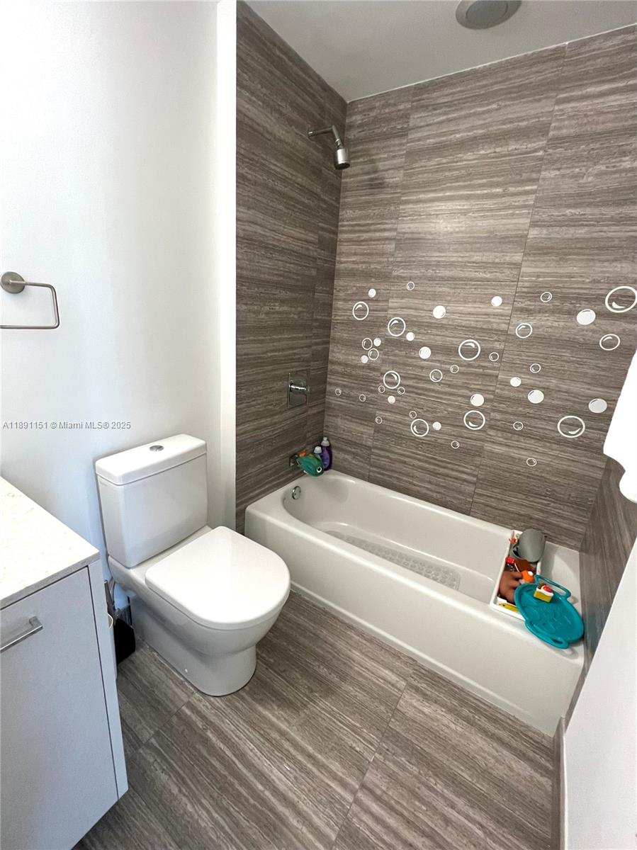 1010 BRICKELL CONDO - Residential Lease