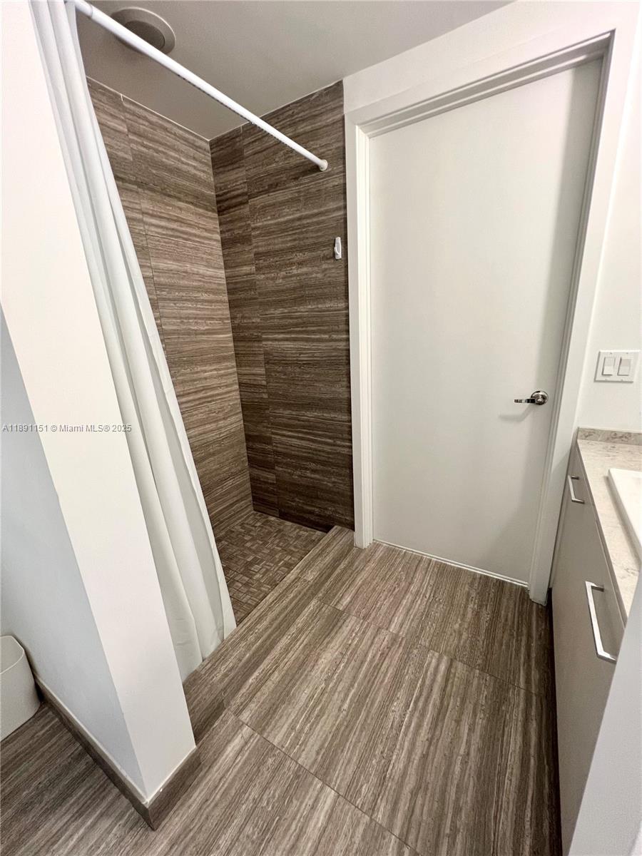 1010 BRICKELL CONDO - Residential Lease