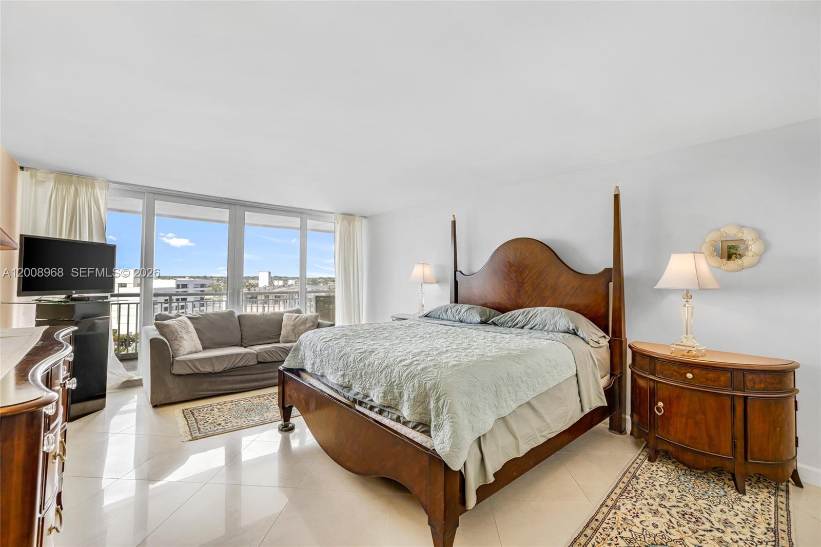 BARCLAY CONDO - Residential