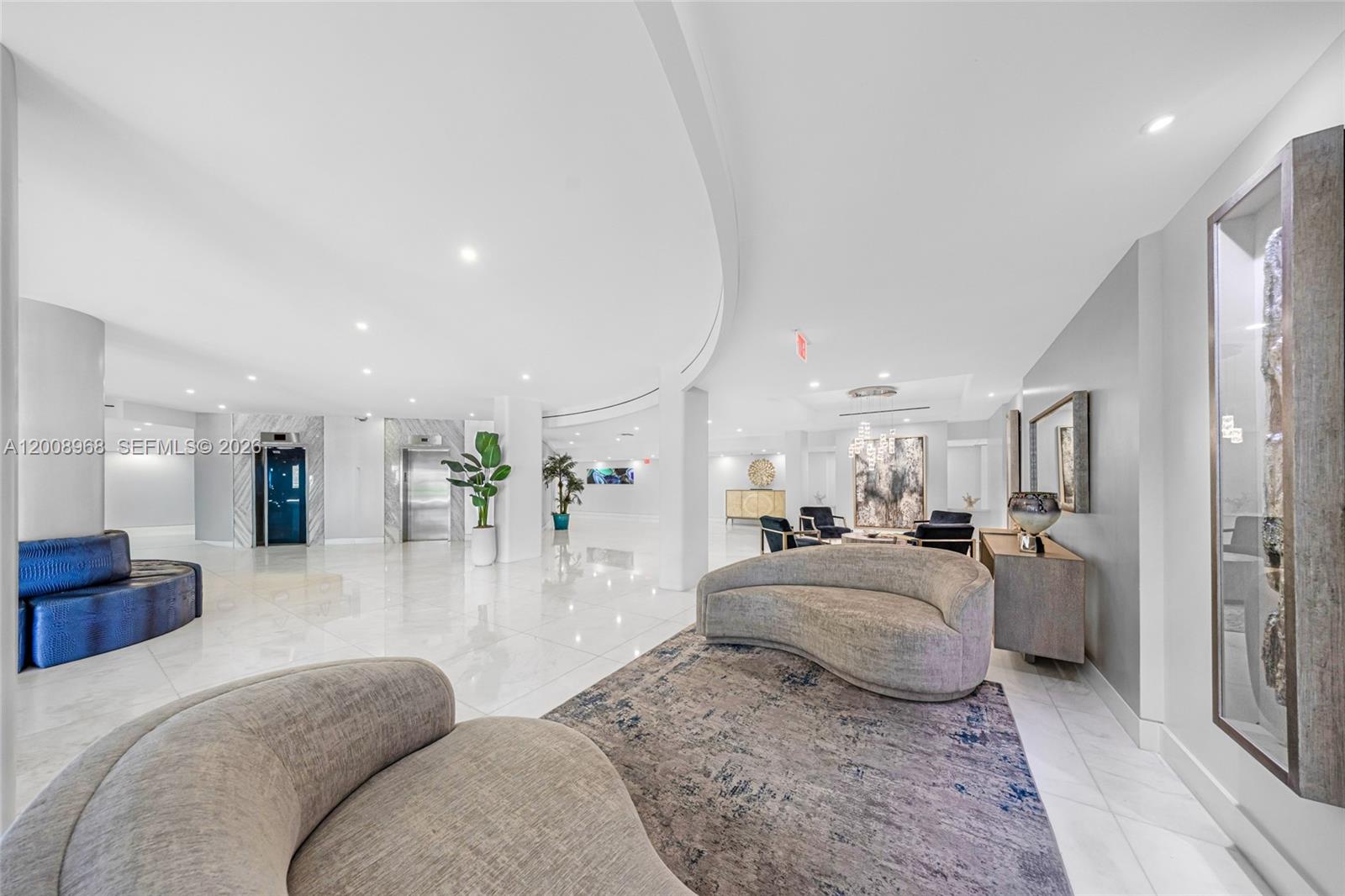 BARCLAY CONDO - Residential