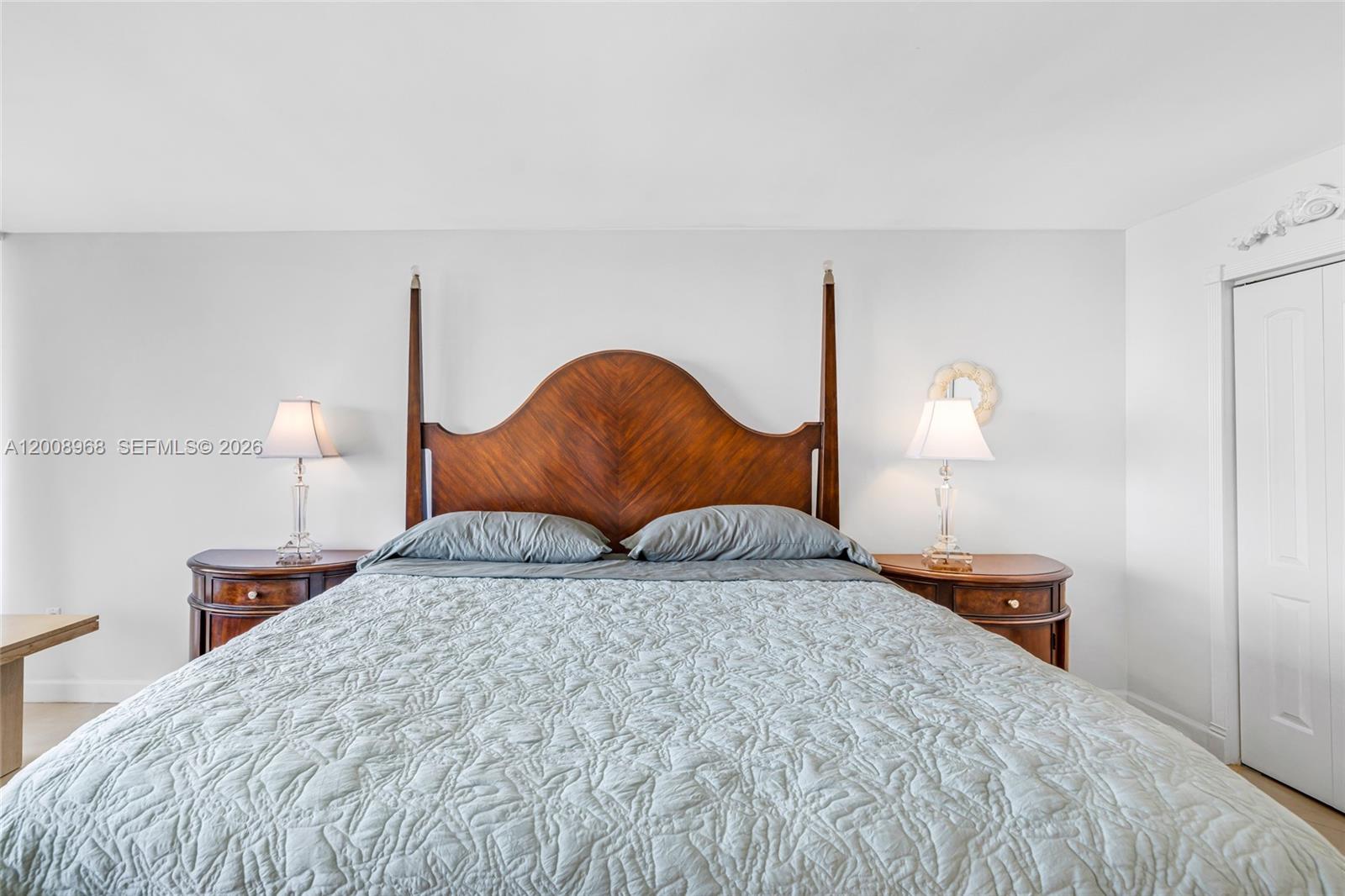 BARCLAY CONDO - Residential