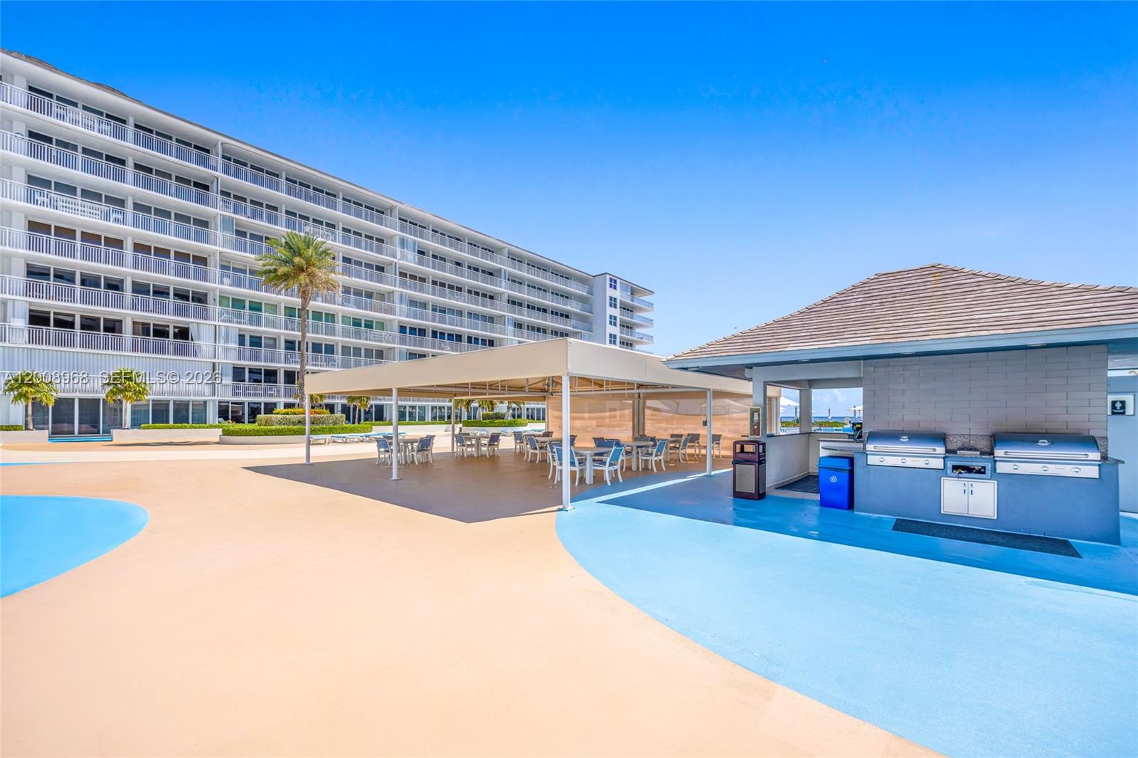 BARCLAY CONDO - Residential